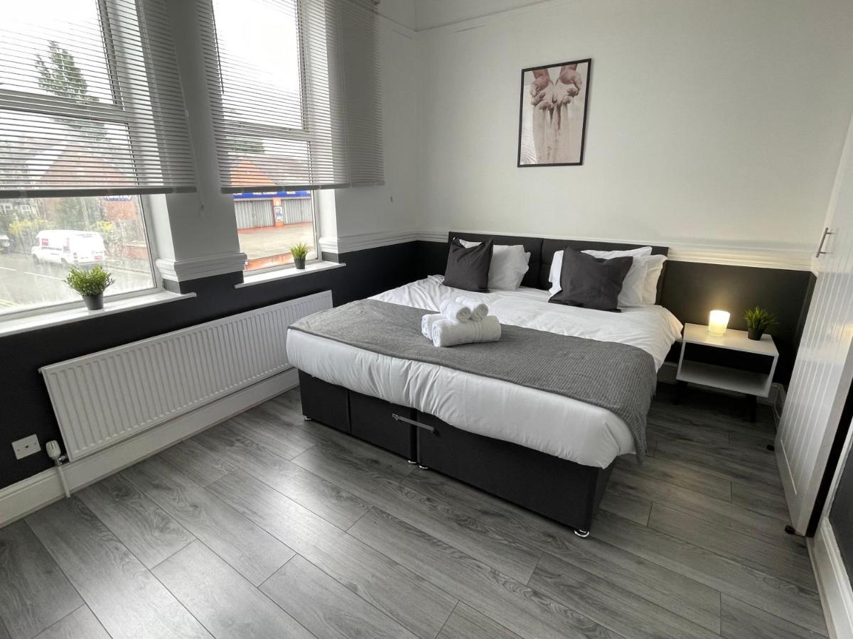 Pluxa Bearwood Hotel King Bedroom With Car Park